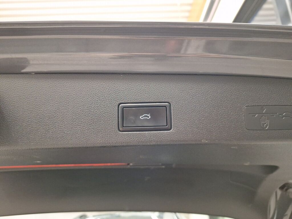 Volkswagen Golf 2023 Harmaa