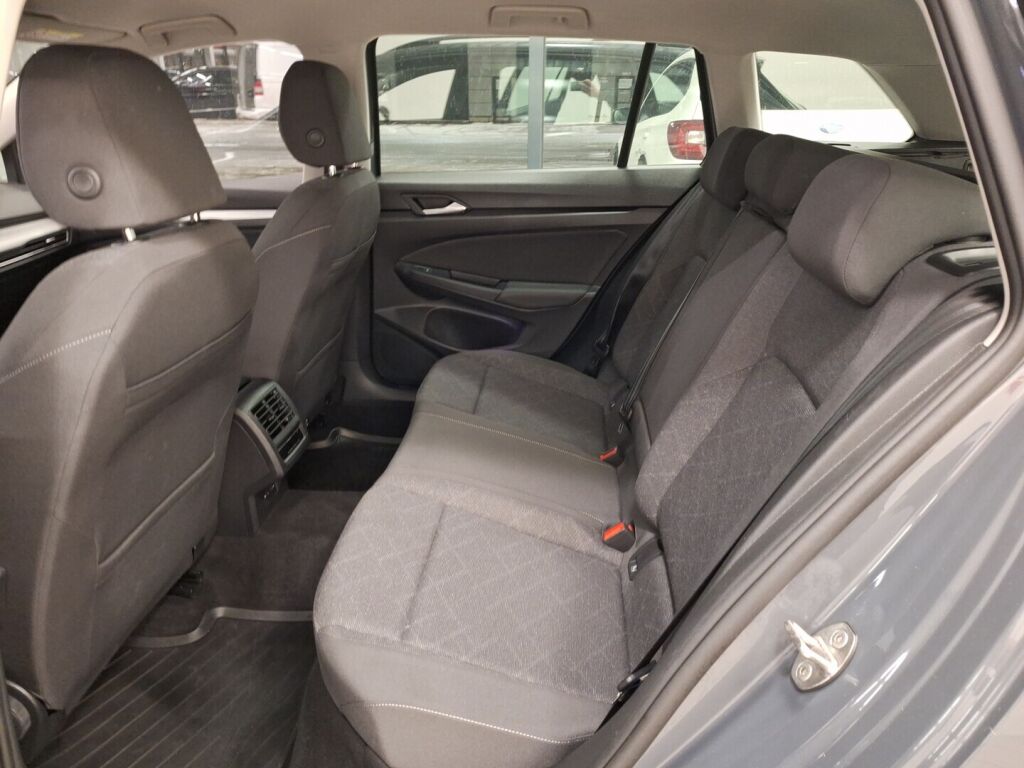 Volkswagen Golf 2023 Harmaa