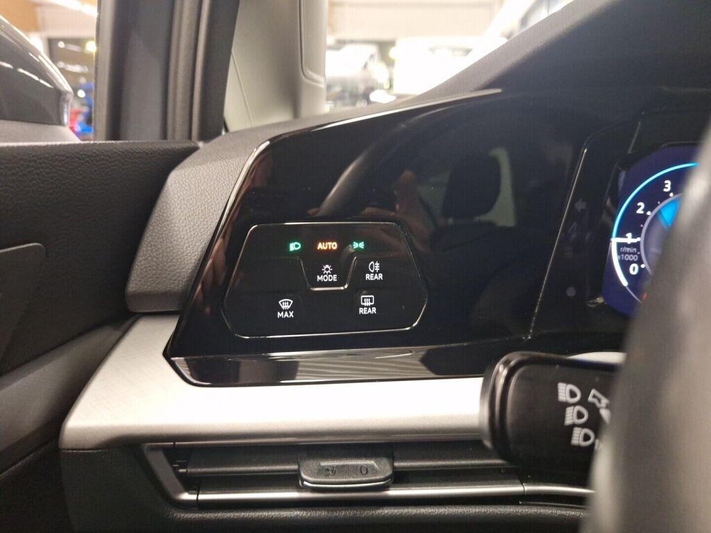 Volkswagen Golf 2023 Harmaa