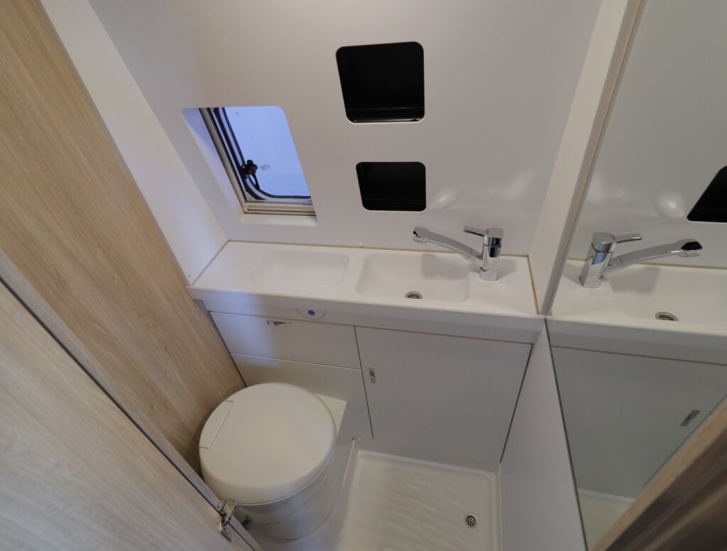 Weinsberg R47 CARABUS 600 2021 