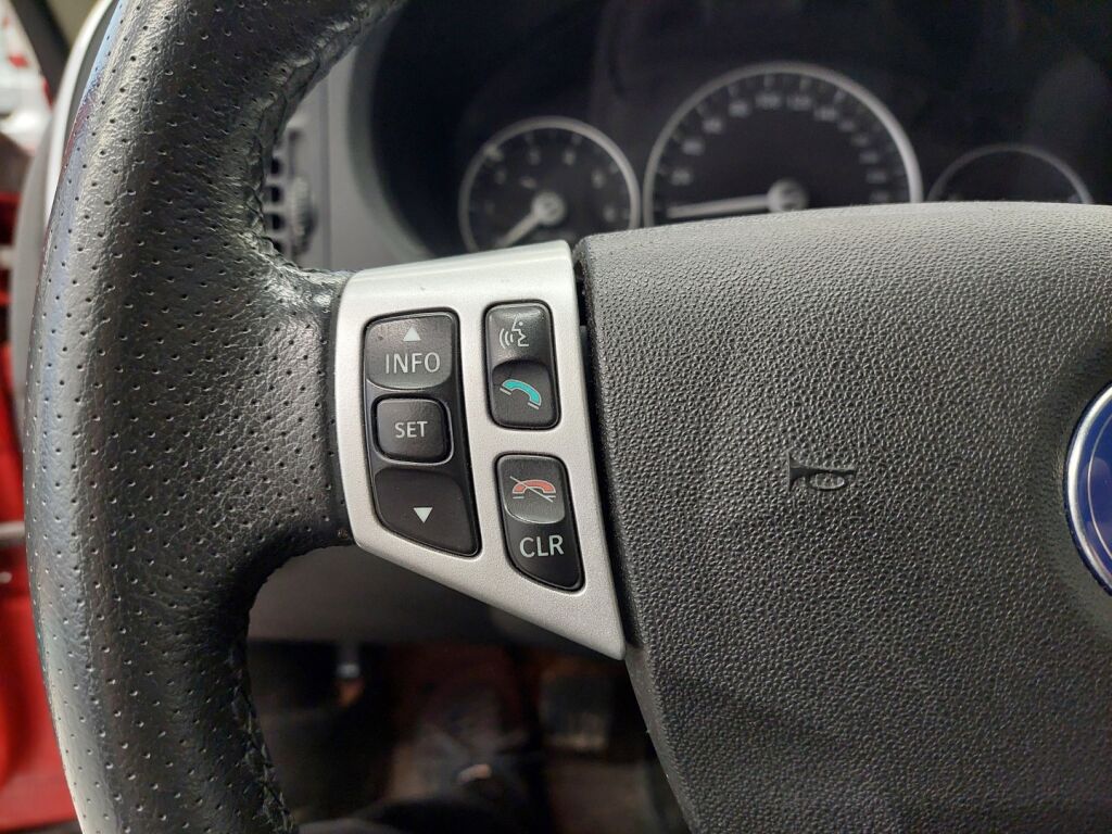 Saab 9-3 2010 Punainen