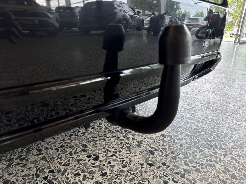 Toyota Corolla 2023 Musta