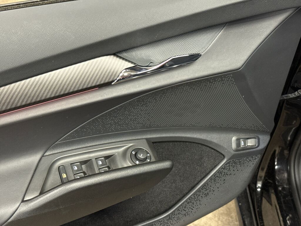 Skoda Enyaq 2023 Musta