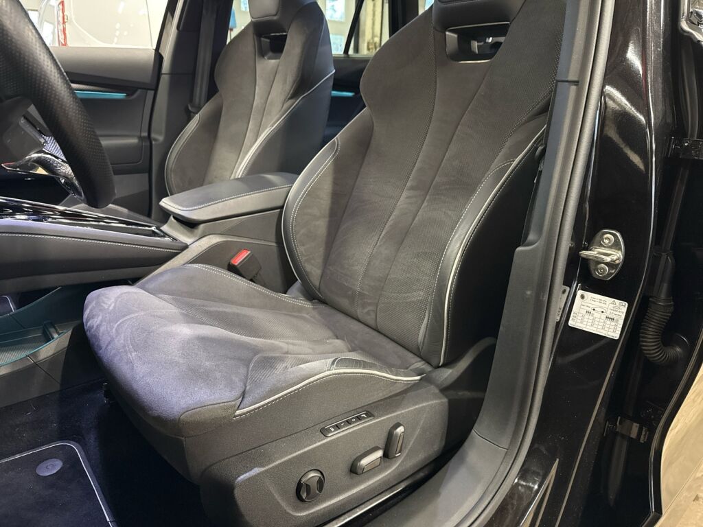 Skoda Enyaq 2023 Musta