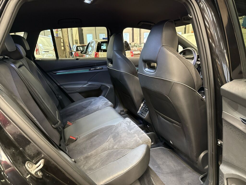 Skoda Enyaq 2023 Musta