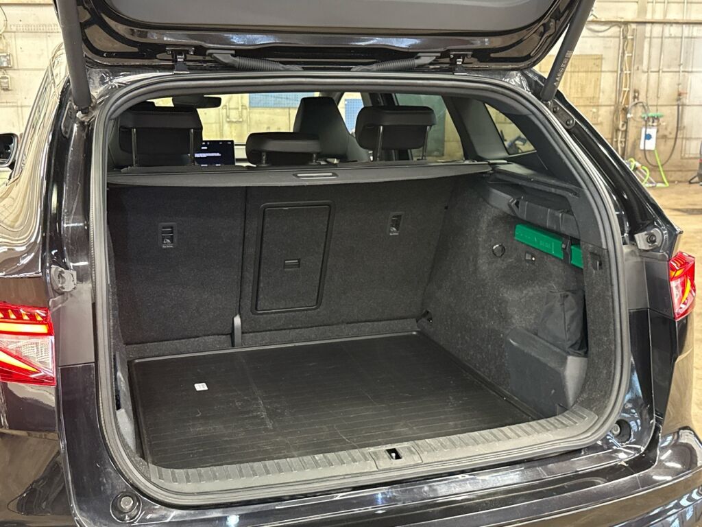 Skoda Enyaq 2023 Musta