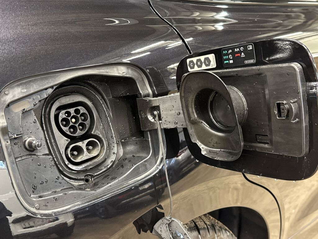 Skoda Enyaq 2023 Musta