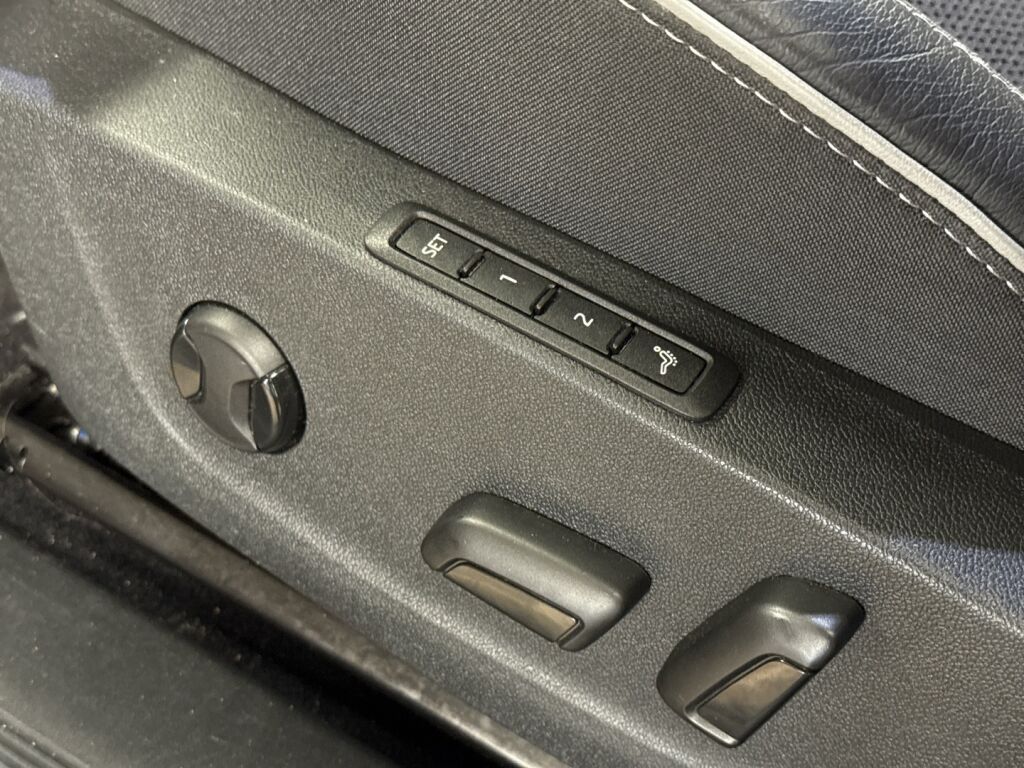 Skoda Enyaq 2023 Musta