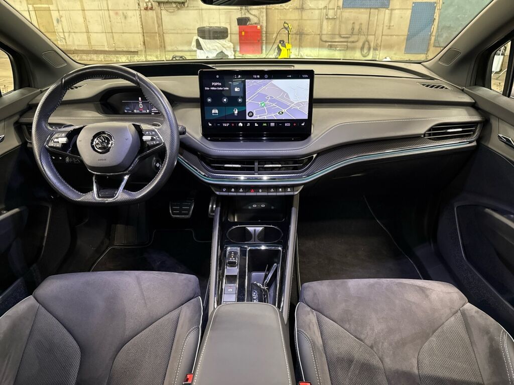 Skoda Enyaq 2023 Musta