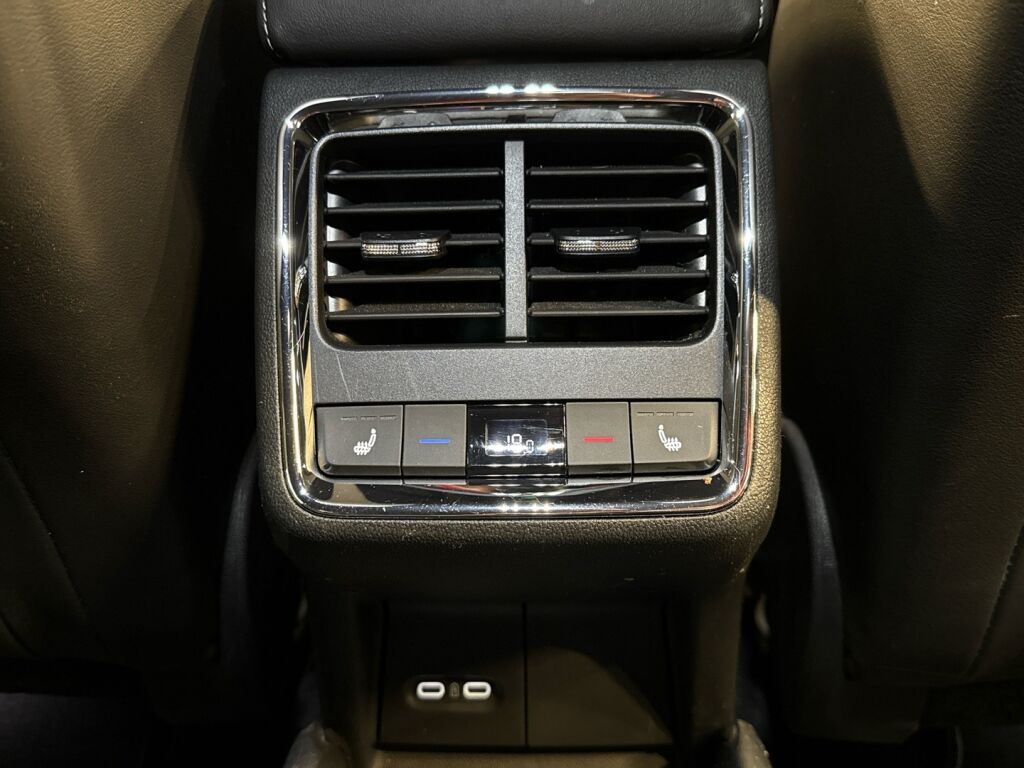 Skoda Enyaq 2023 Musta