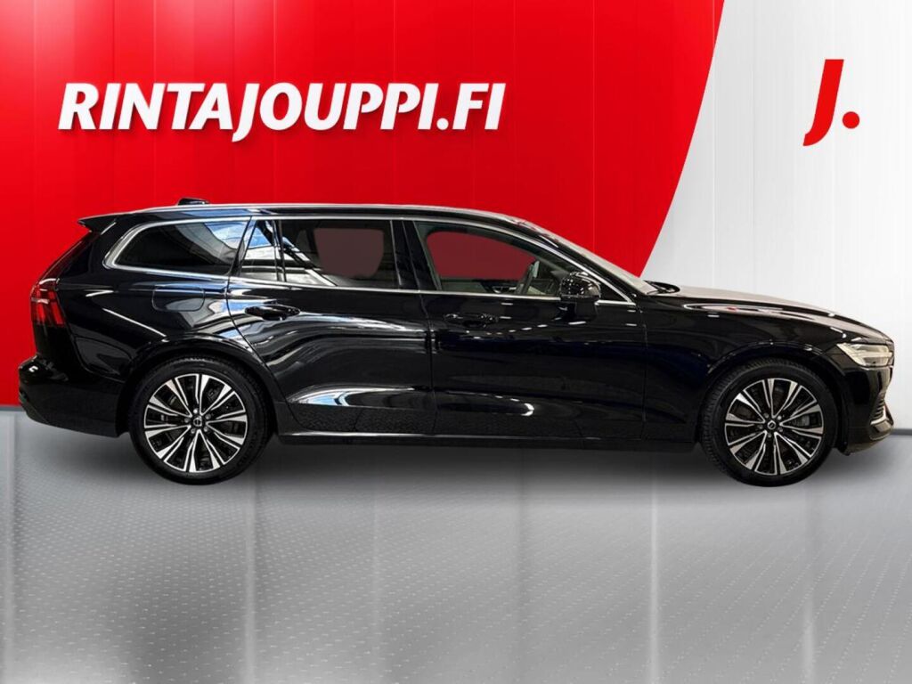 Volvo V60 2023 Musta