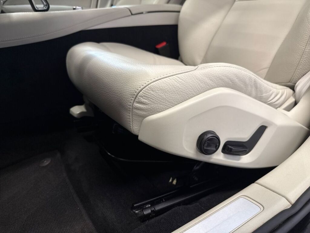 Volvo V60 2023 Musta