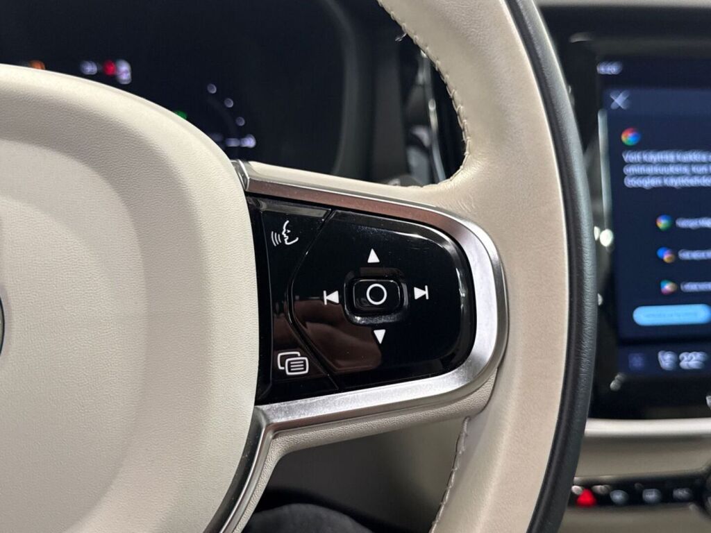 Volvo V60 2023 Musta