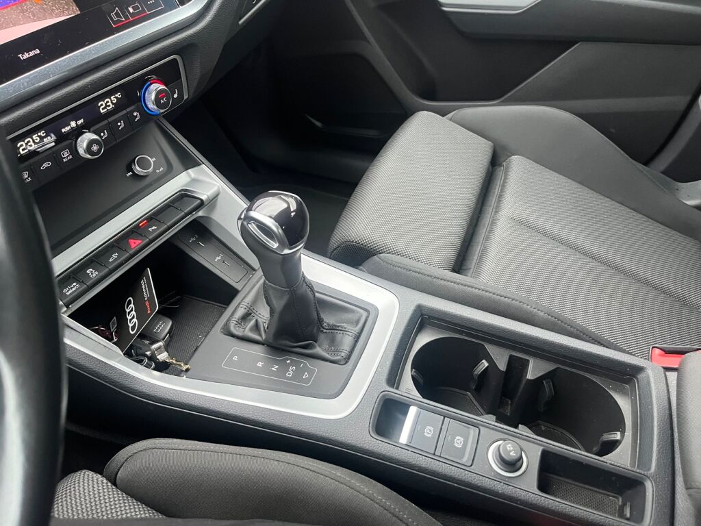 Audi Q3 2023 Valkoinen