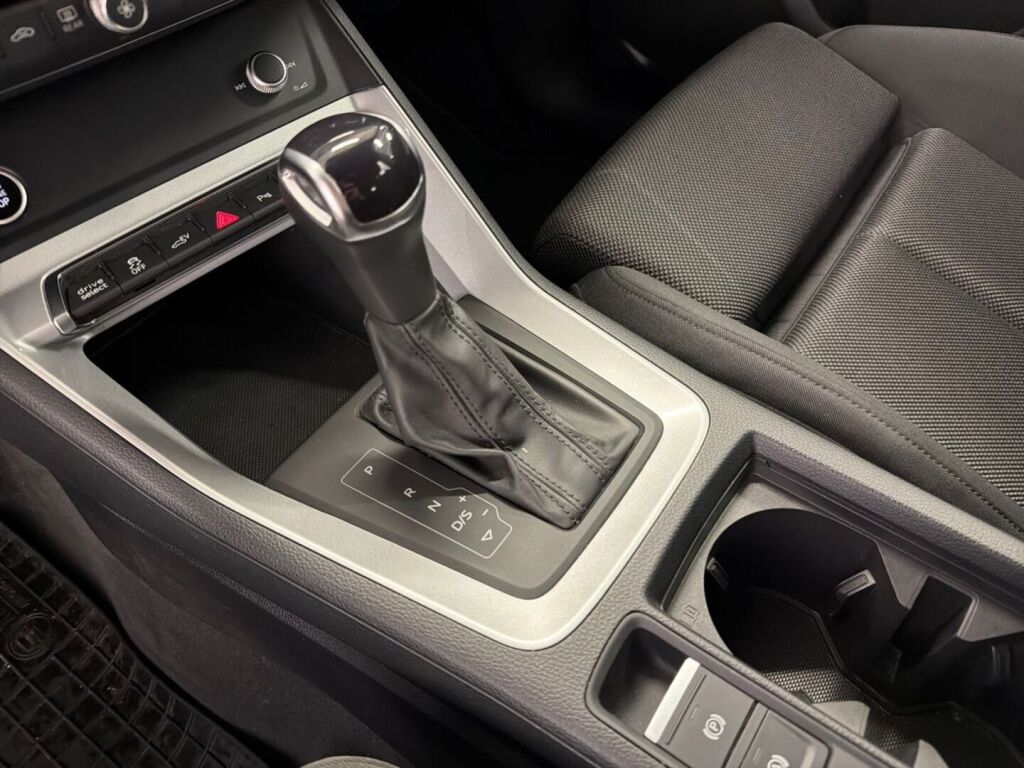 Audi Q3 2023 Valkoinen