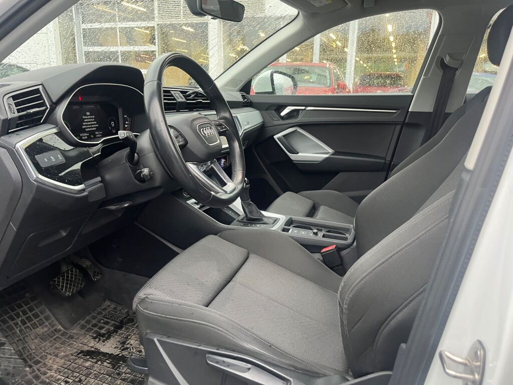 Audi Q3 2023 Valkoinen