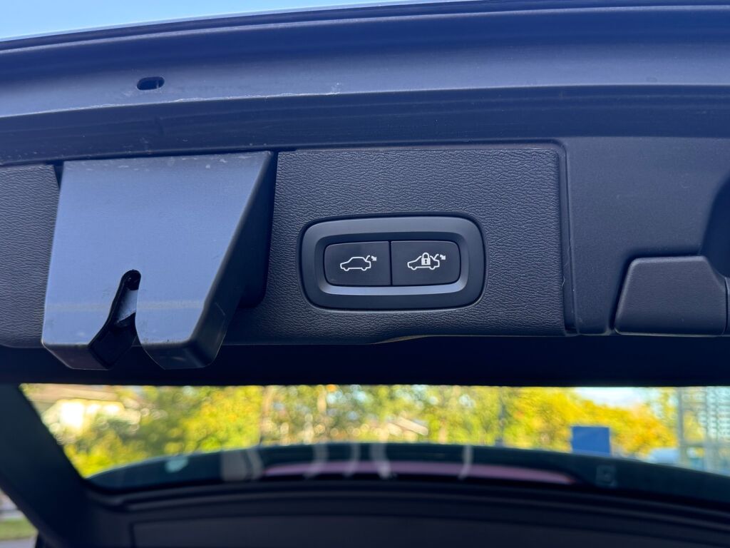 Volvo XC60 2024 Musta