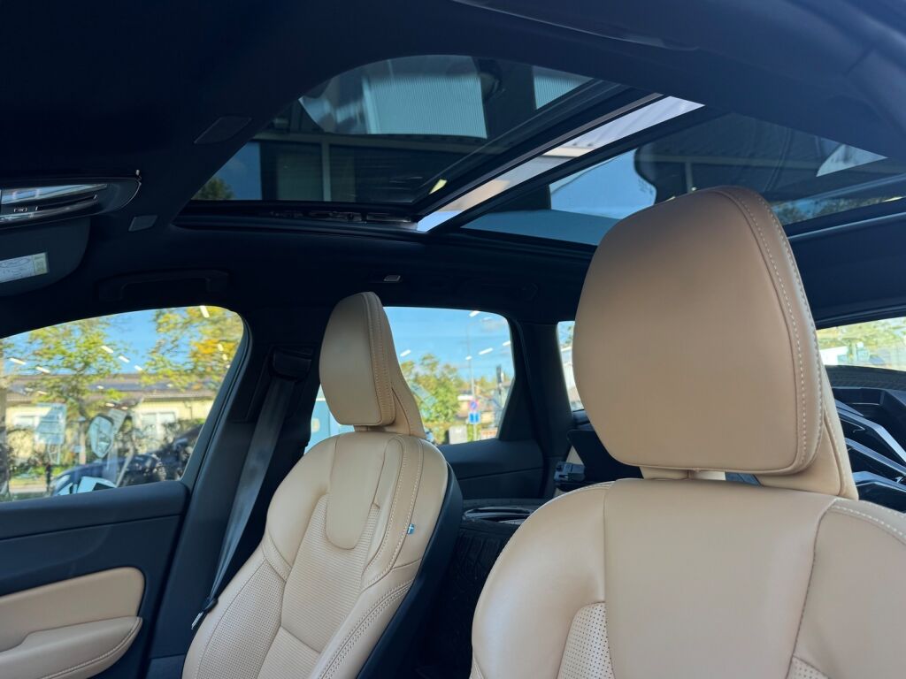 Volvo XC60 2024 Musta