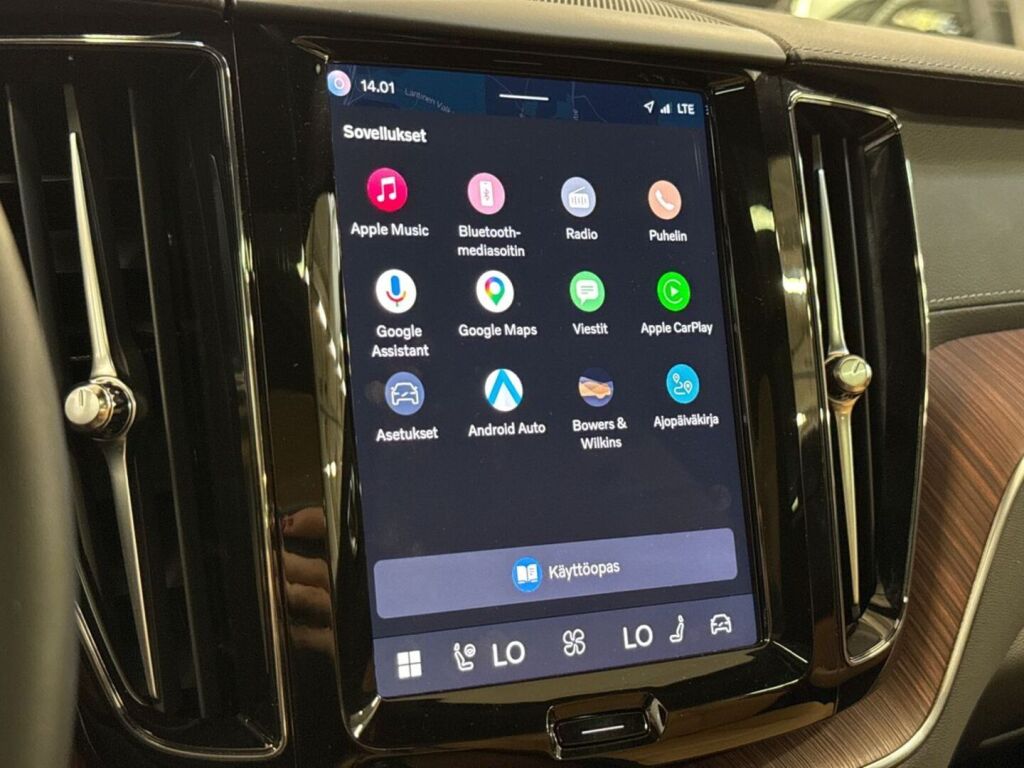 Volvo XC60 2024 Musta