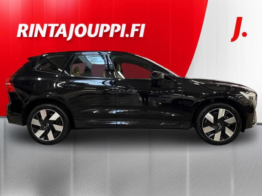 Volvo XC60 2024 Musta
