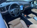 Volvo XC60 2024 Musta