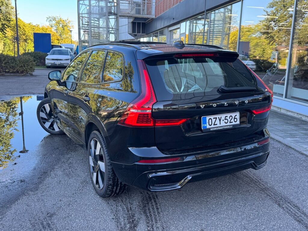 Volvo XC60 2024 Musta