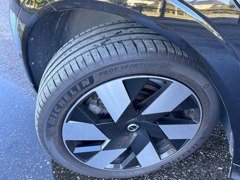 Volvo XC60 2024 Musta