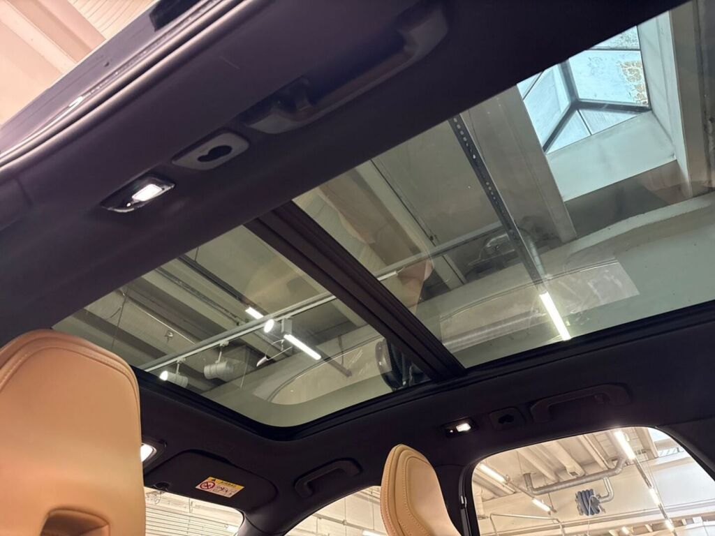 Volvo XC60 2024 Musta