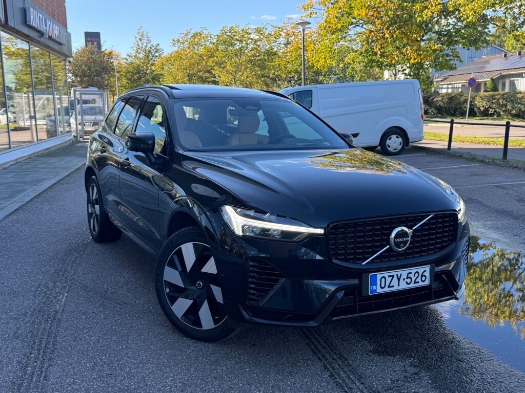 Volvo XC60 2024 Musta