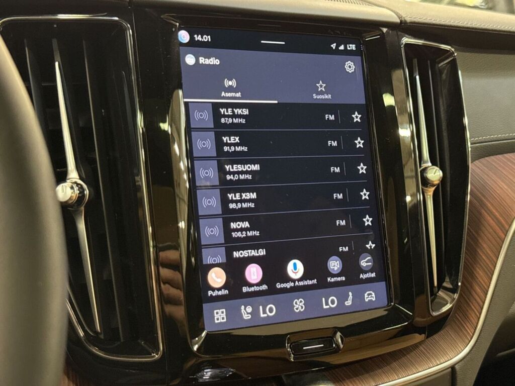 Volvo XC60 2024 Musta