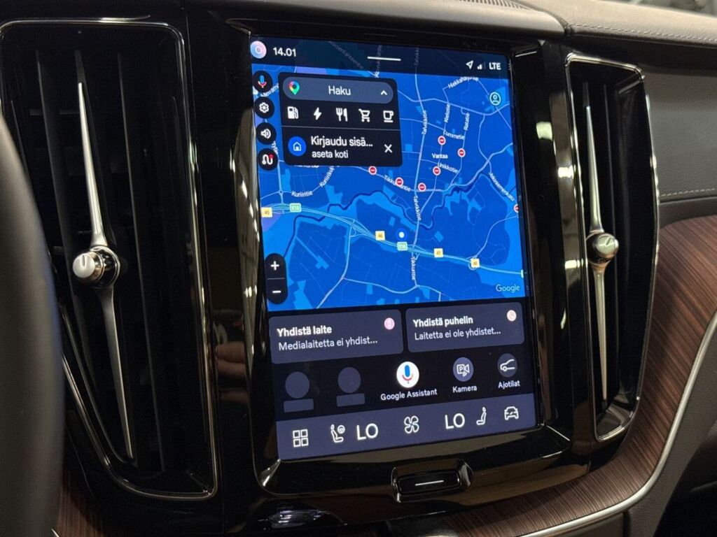 Volvo XC60 2024 Musta