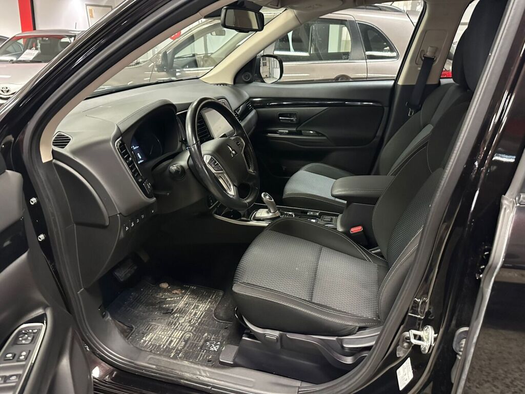 Mitsubishi Outlander PHEV 2019 Musta