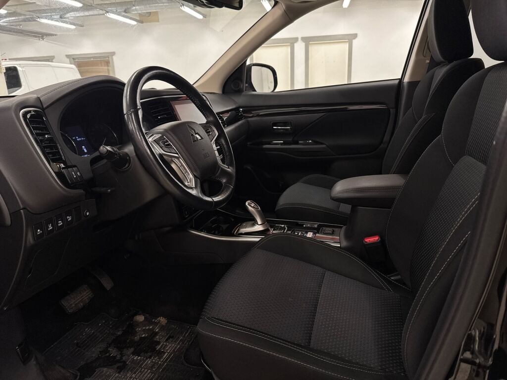 Mitsubishi Outlander PHEV 2019 Musta