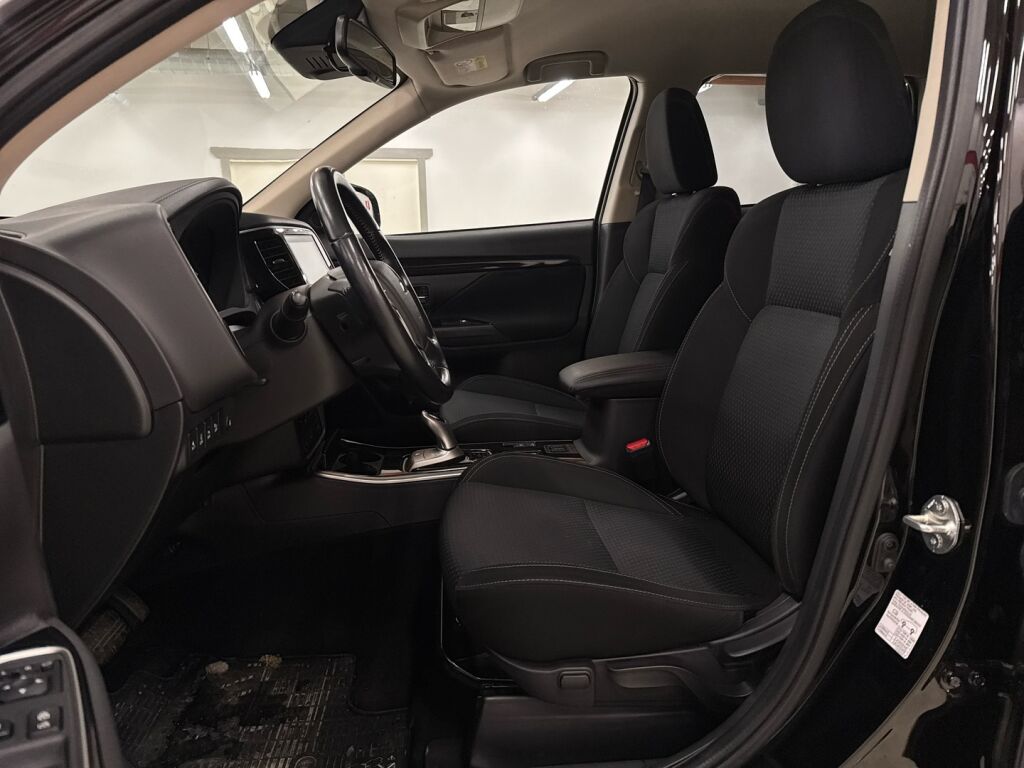 Mitsubishi Outlander PHEV 2019 Musta