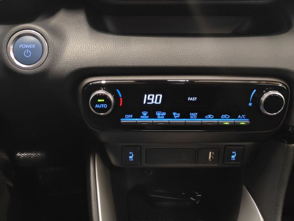 Toyota Yaris 2023 Valkoinen