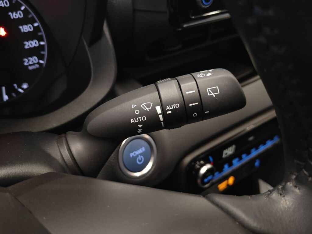 Toyota Yaris 2023 Valkoinen