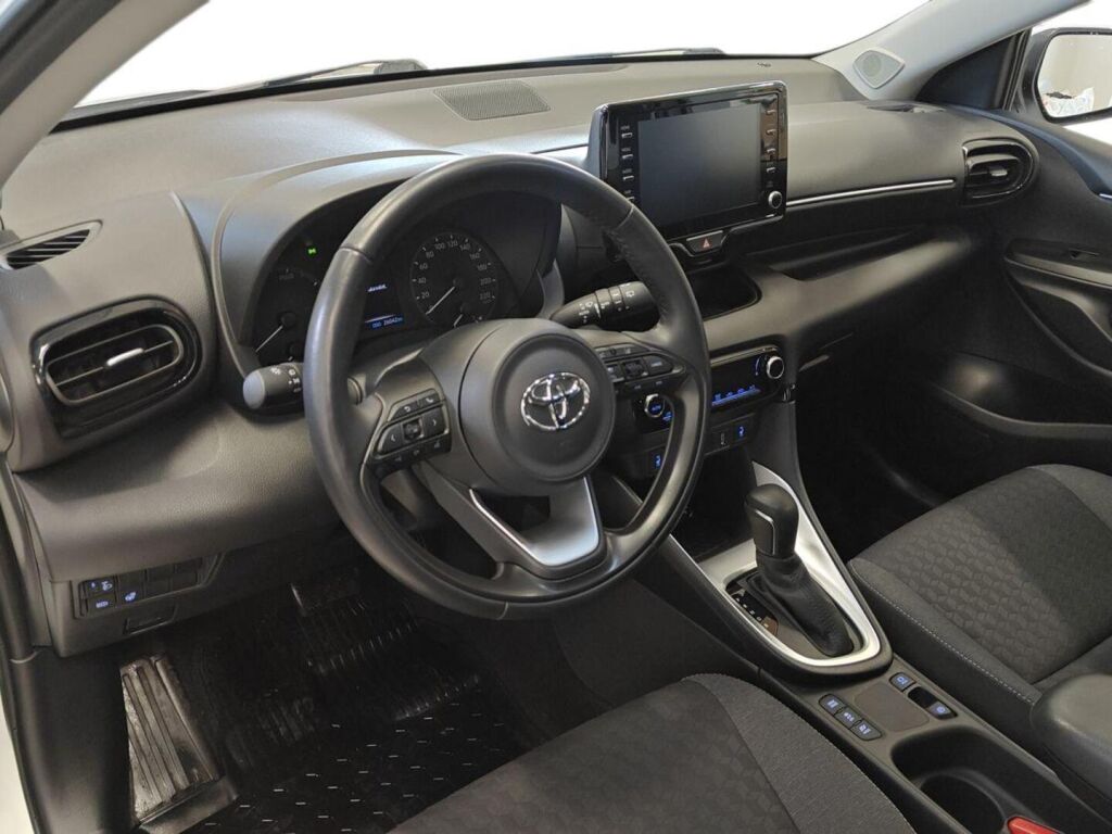 Toyota Yaris 2023 Valkoinen