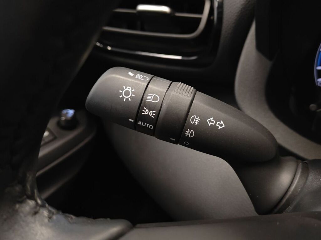 Toyota Yaris 2023 Valkoinen