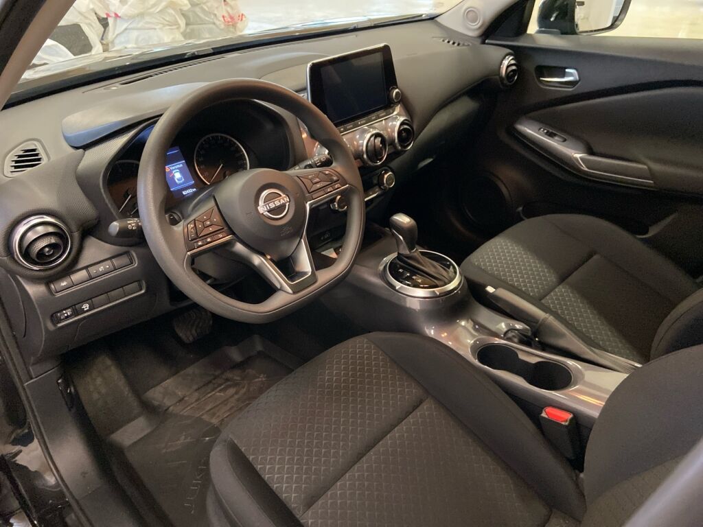 Nissan Juke 2023 Musta