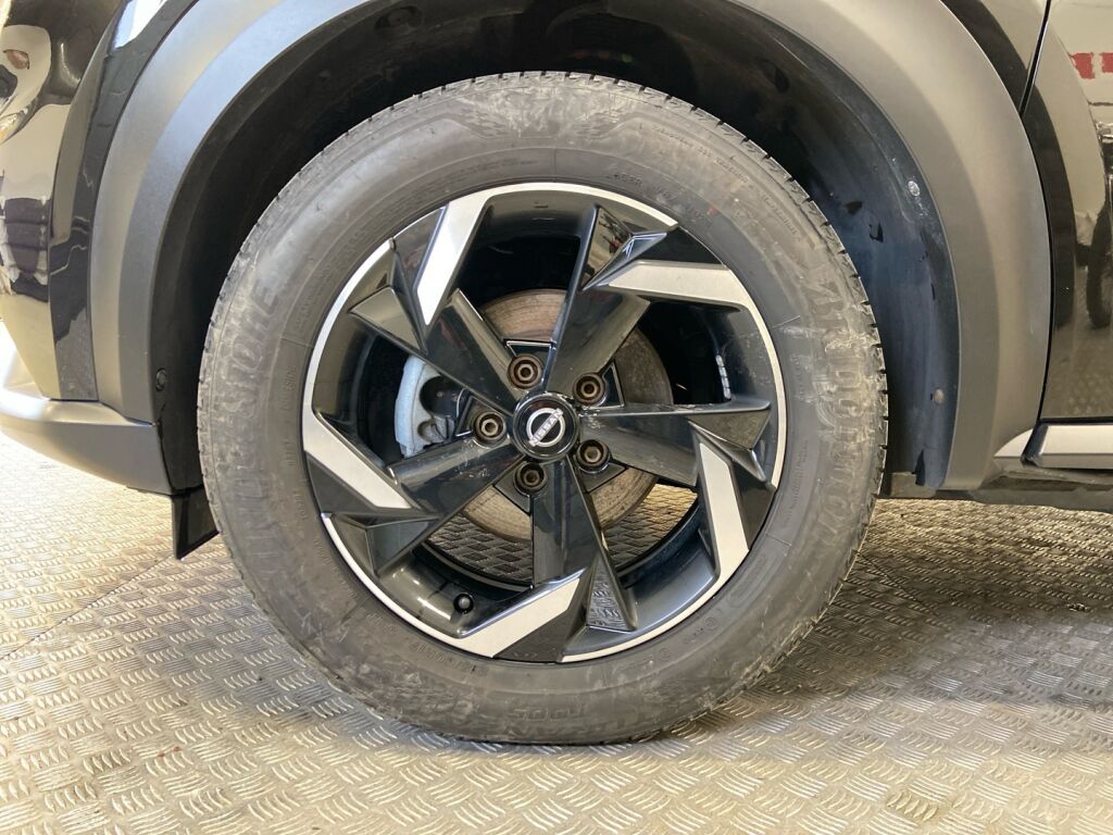 Nissan Juke 2023 Musta