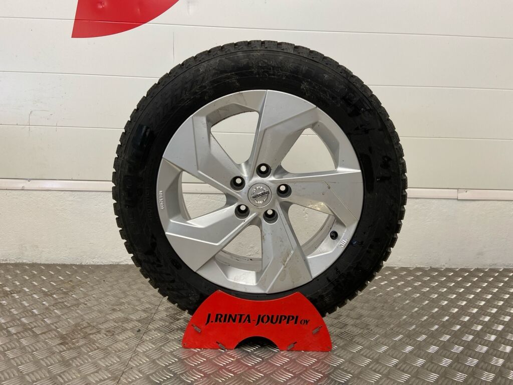 Nissan Juke 2023 Musta