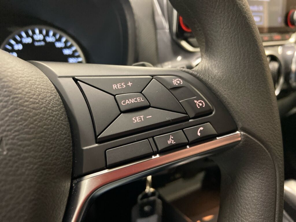 Nissan Juke 2023 Musta