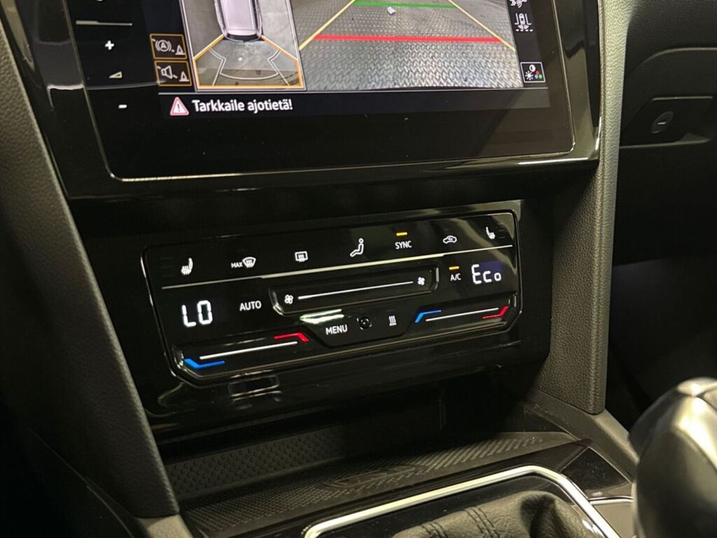 Volkswagen Passat 2023 Musta