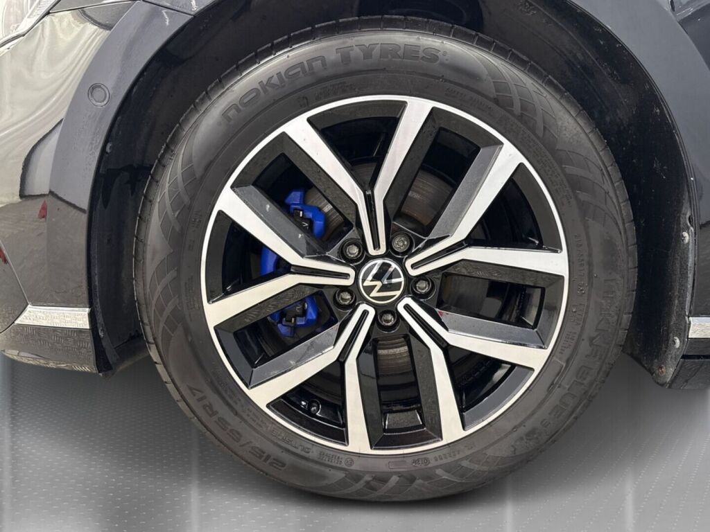 Volkswagen Passat 2023 Musta