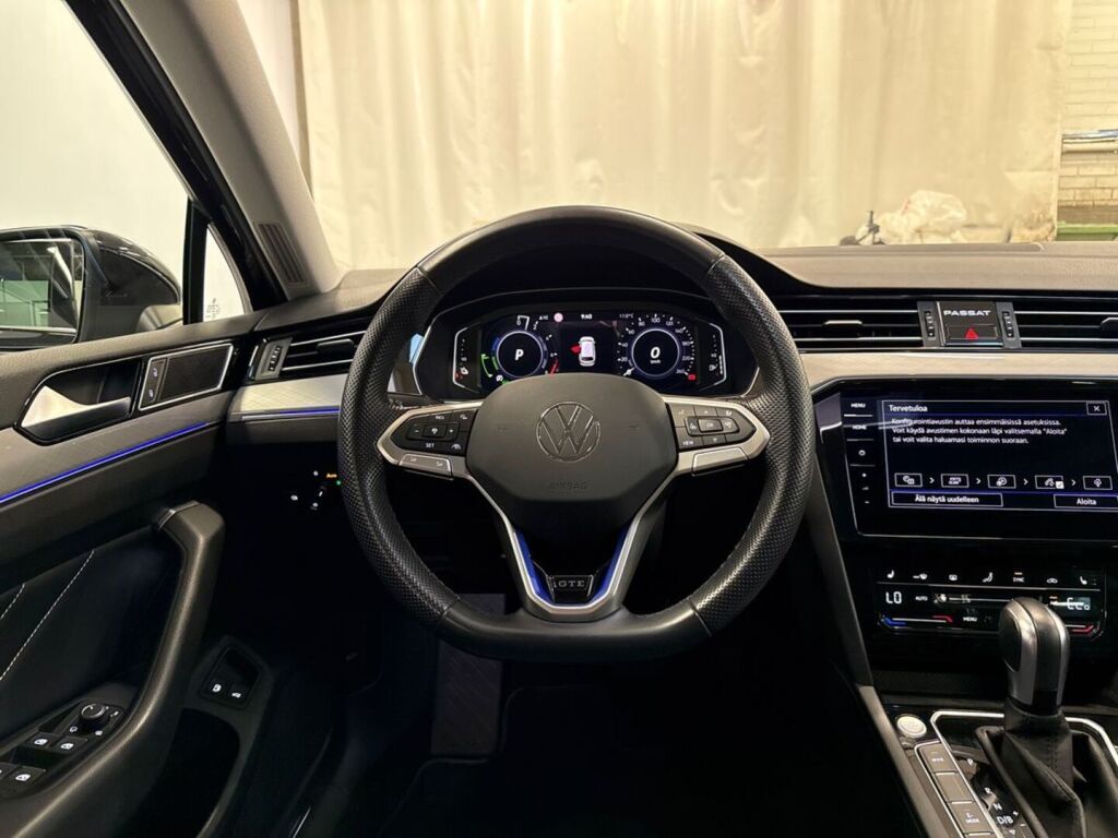 Volkswagen Passat 2023 Musta