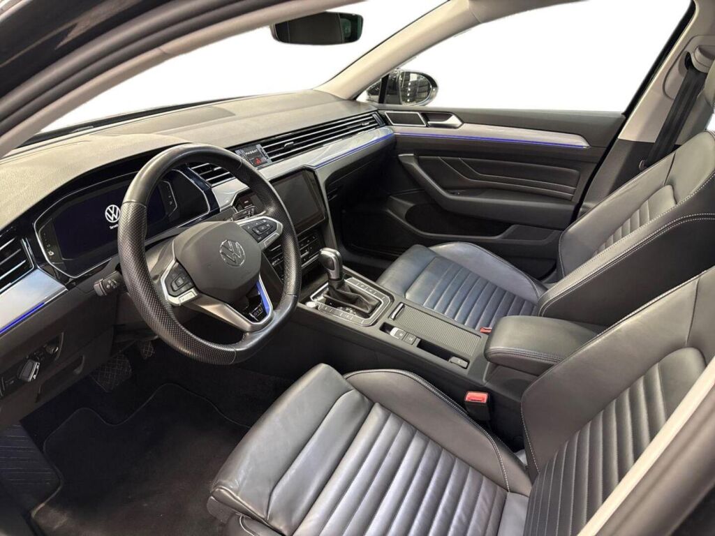 Volkswagen Passat 2023 Musta