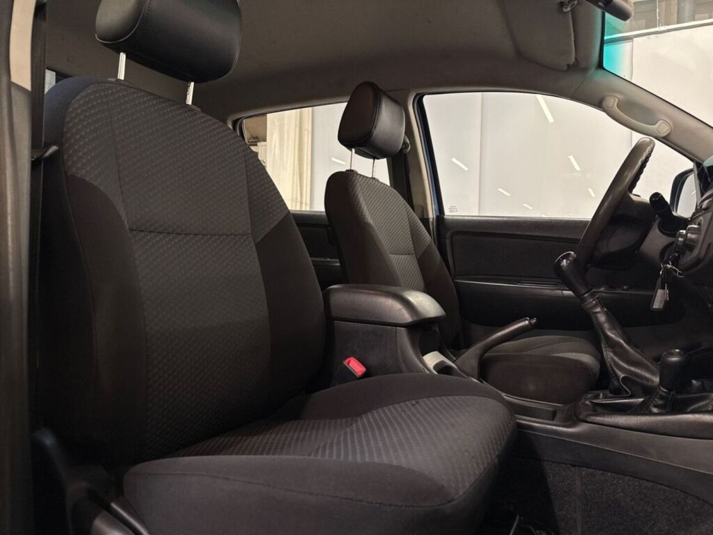 Toyota Hilux 2015 Punainen
