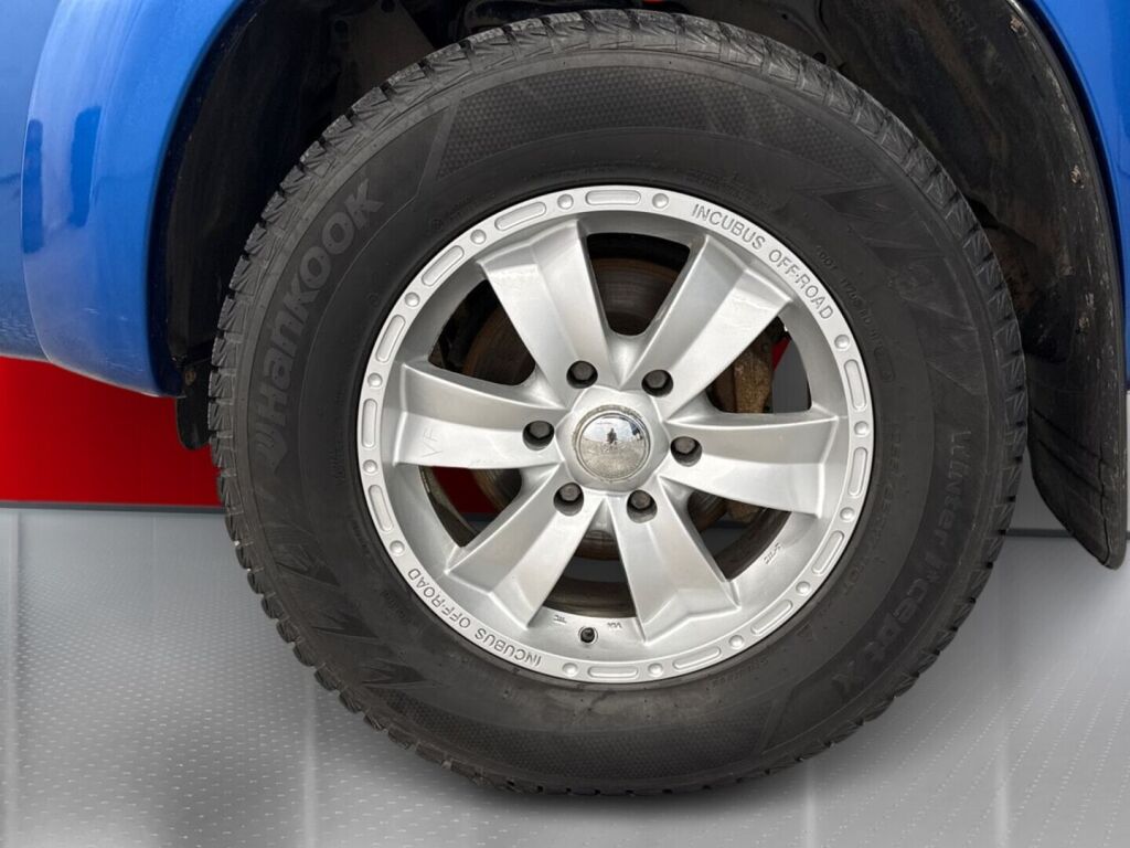 Toyota Hilux 2015 Punainen