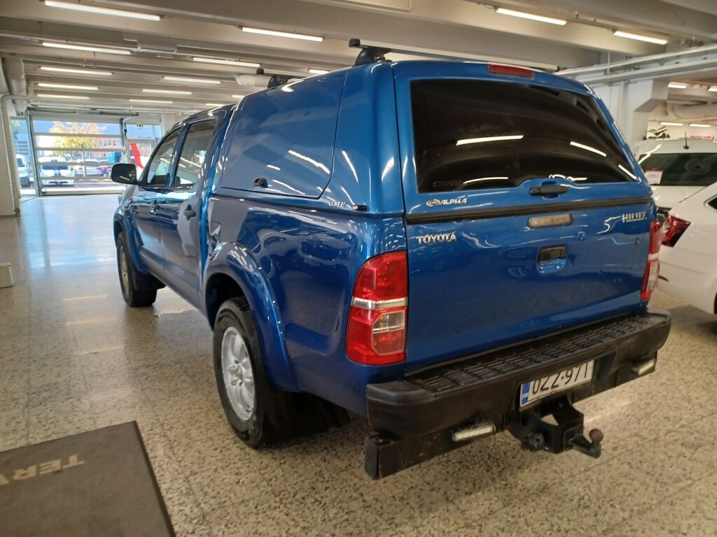 Toyota Hilux 2015 Punainen