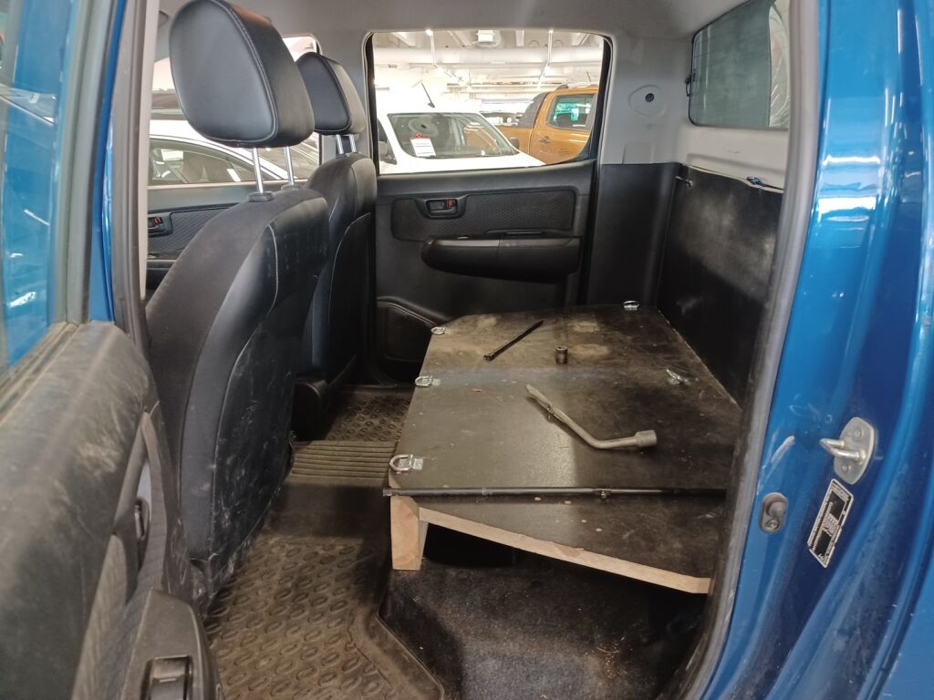 Toyota Hilux 2015 Punainen